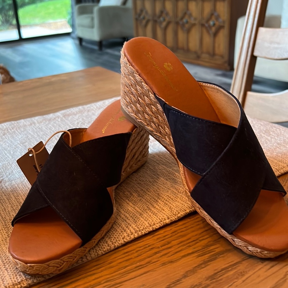 Navy and tan Tommy Bahama shoes size 8